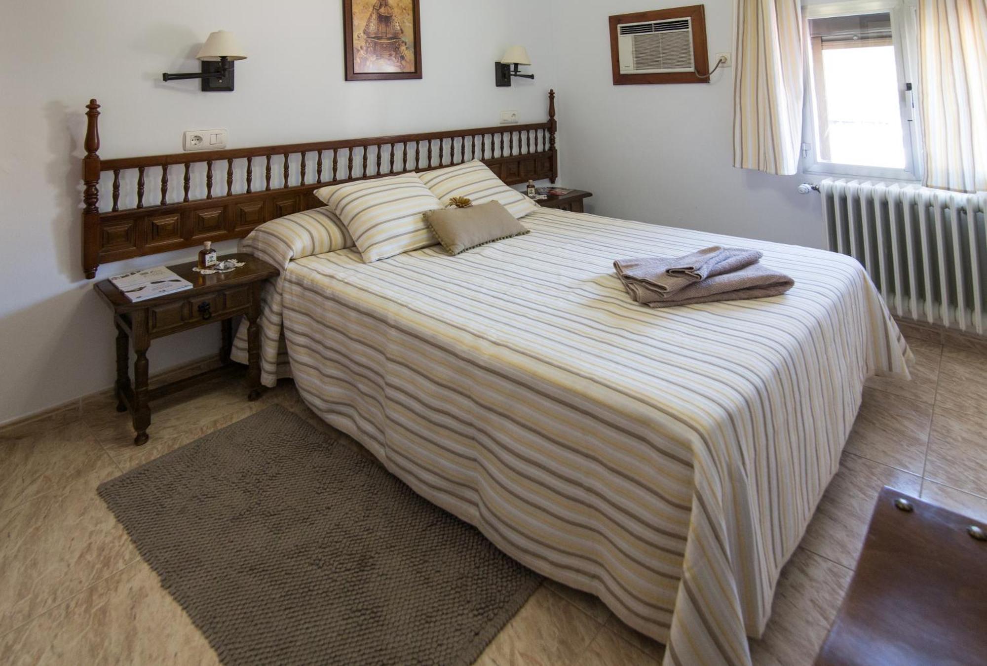 Hostal Alba Taruta Guadalupe  Pokój zdjęcie