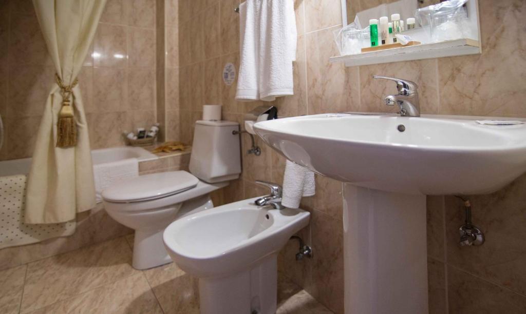 Hostal Alba Taruta Guadalupe  Zewnętrze zdjęcie
