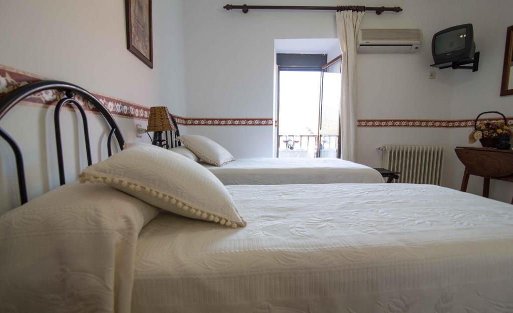 Hostal Alba Taruta Guadalupe  Zewnętrze zdjęcie